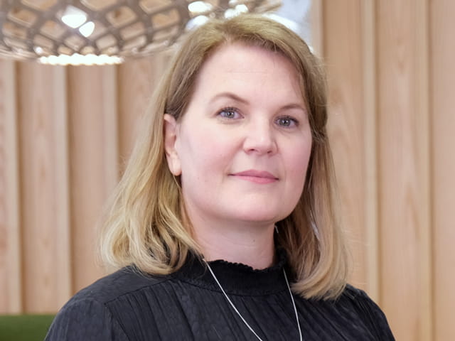  Tina Mitchell